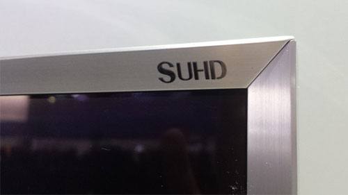 SUHD Logo auf dem Rahmen des UE65JS8590