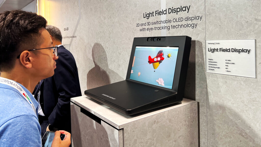 Samsung Display zeigt ein brillenloses 3D-Display mit Lichtfeld-Technik.