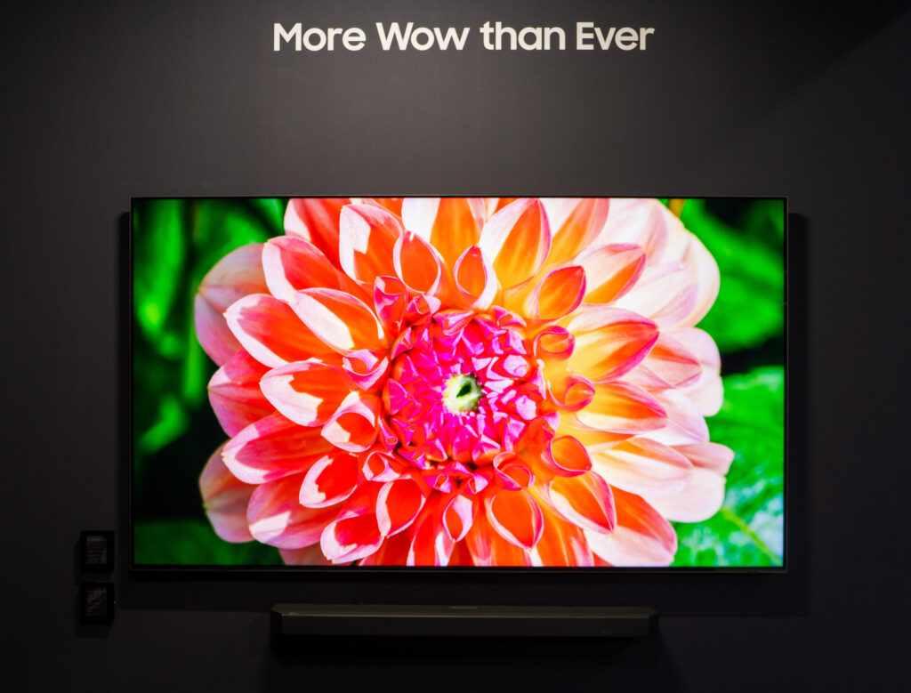 Selbst bei Samsung steht 8K (hier abgebilder QN900D aus 2024) nicht mehr so extrem im Fokus - derzeit konzentriert man sich wohl eher auf 4K und OLED.