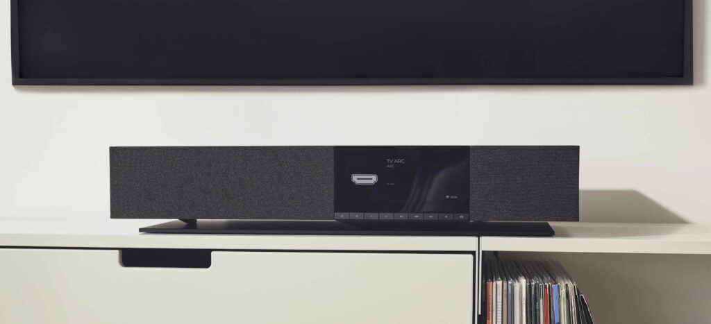 Der Cambridge Audio Evo One kann sogar als Soundbar fungieren.