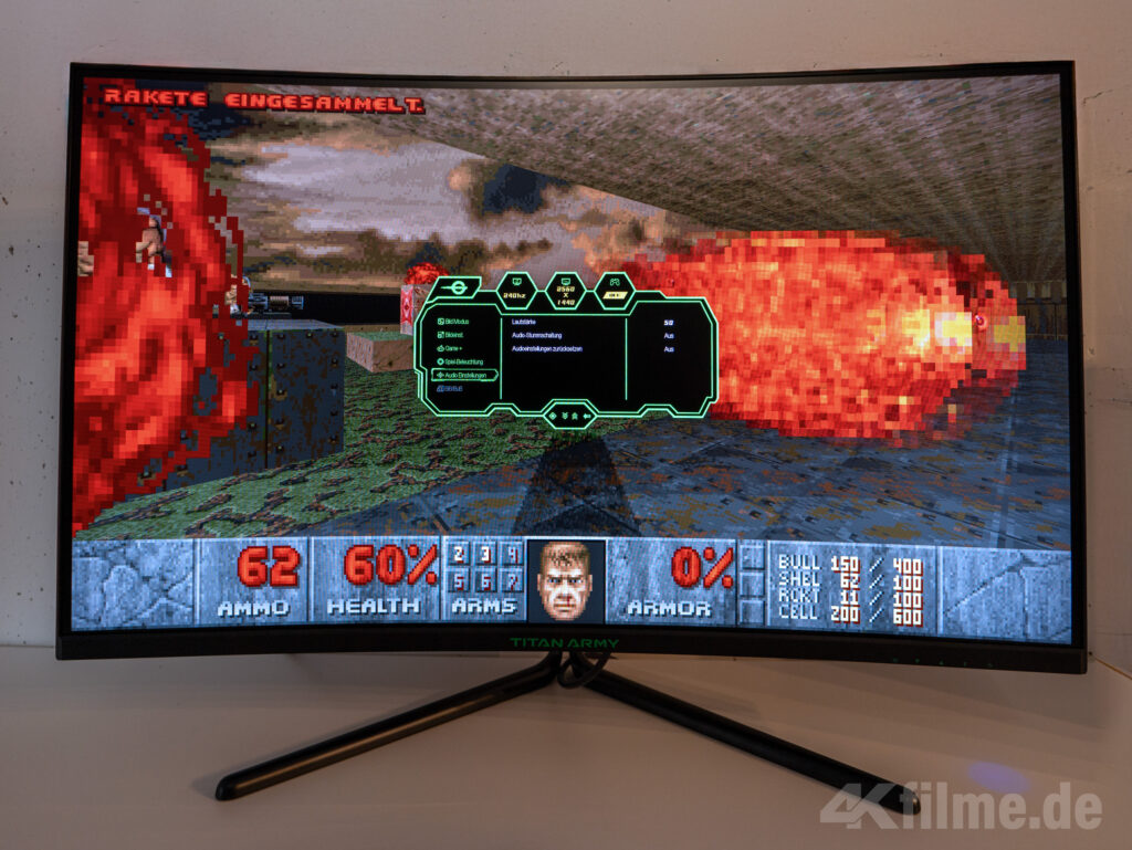 Mit 240Hz können wir dem Flammenwerfer des Mancubus (Doom II) noch besser ausweichen (Titan Army C32C1S)