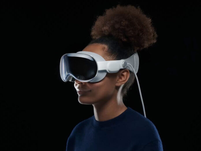 Die Apple Vision Pro könnte bald die Sense-Controller der PS VR2 unterstützen.