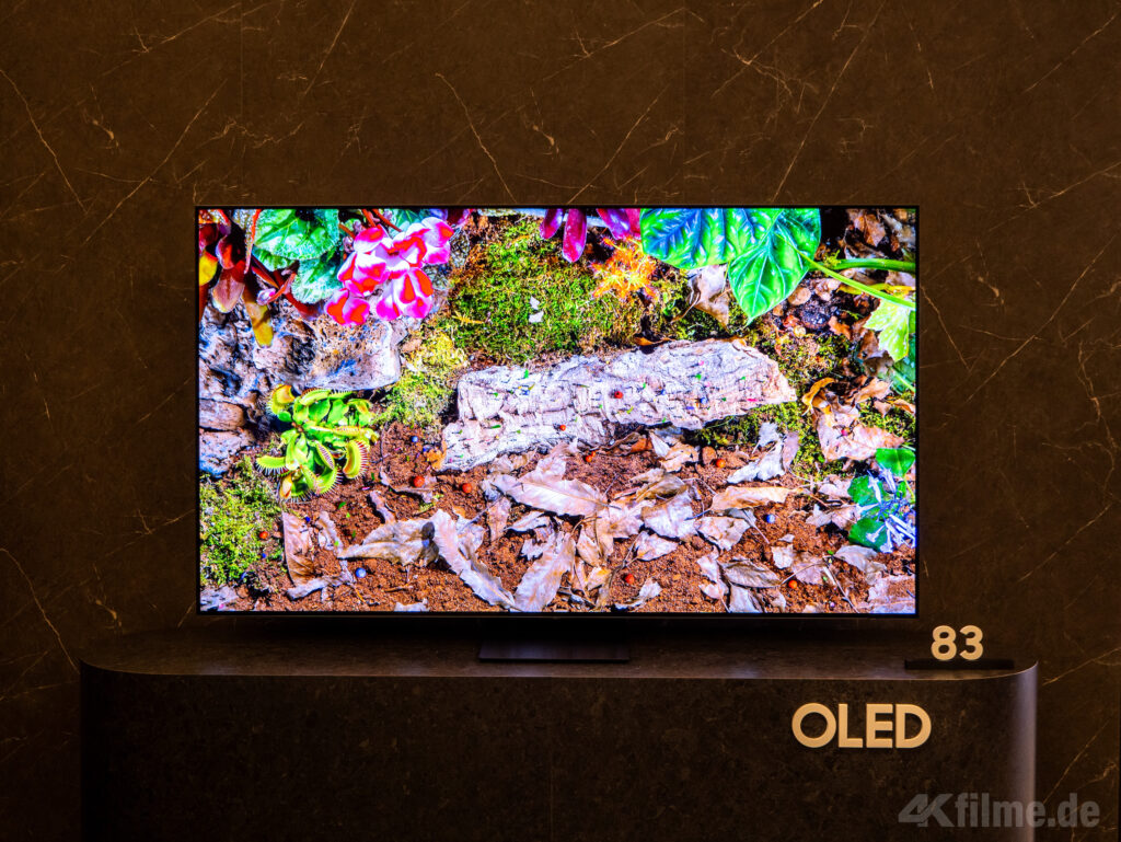 Das Bild des Samsung S90F 4K OLED TV wirkt im direkten Vergleich etwas brillanter als beim S85F