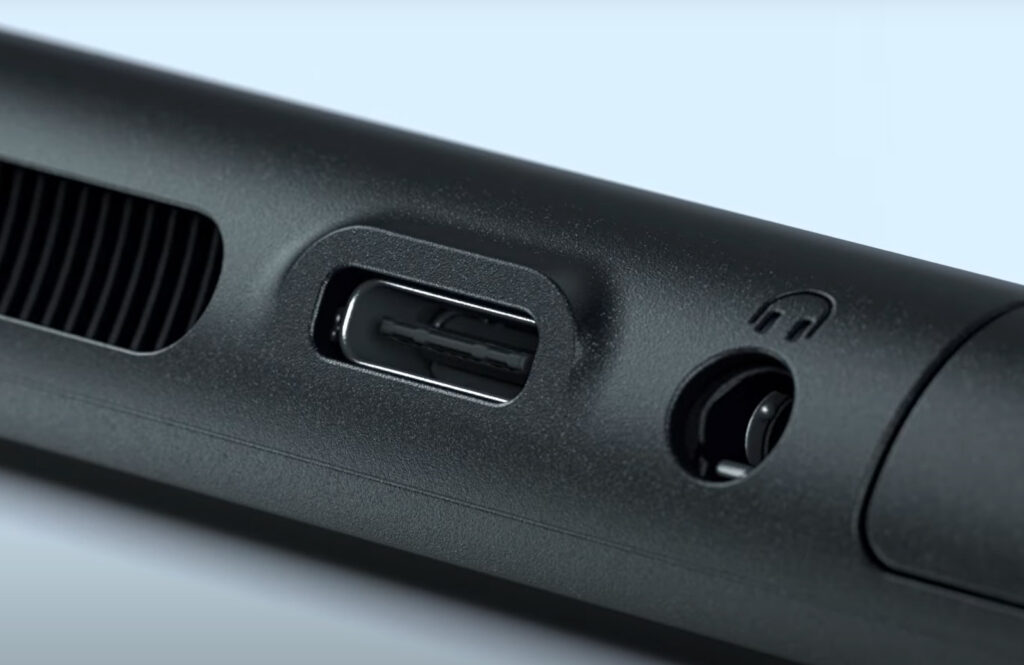 Die Nintendo Switch 2 besitzt zwei USB-C-Anschlüsse: auf der unter- und oberseite jeweils mittig angeordnet.