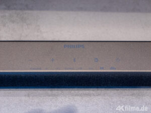 Die Bedienelemente auf der Oberseite der Philips B8200 Soundbar