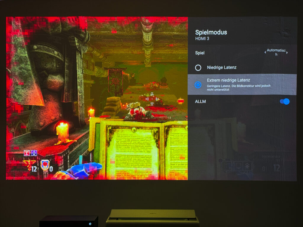Der Modus für "Extrem Niedrige Latenz" ist für reaktionsschnelles Gaming (Shooter, Rennsimulation etc.) in unseren Augen Pflicht. || Xgimi Aura 2