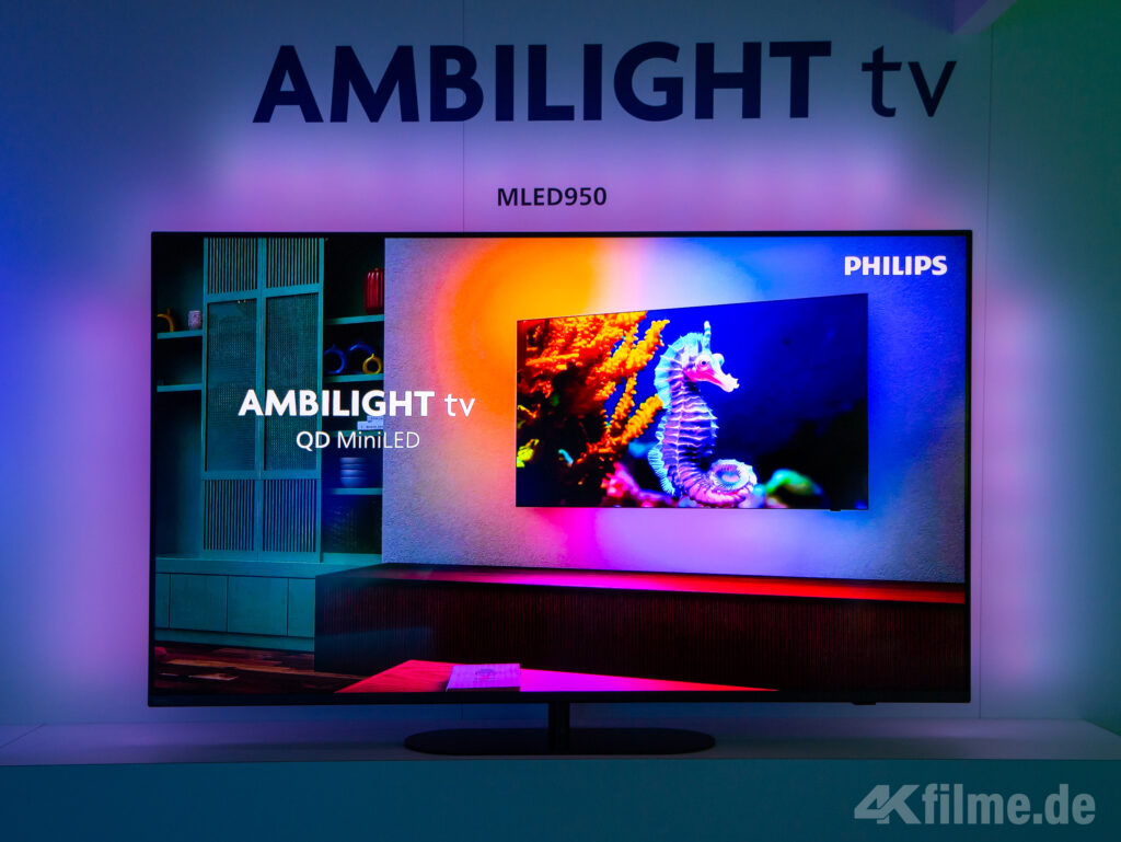 Der Philips MLED950 The Extra 4K Ambilight TV mit Mini-LED, QD-Farbfilter und Ambilight Plus!