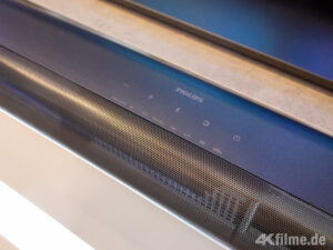 Die Steuerelemente auf der Oberseite der Philips B6100 Soundbar