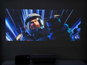 Der Film "Lightyear" auf Disney+ im im regulären Seitenverhältnis (ohne IMAX Enhanced)