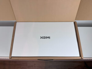 Unboxing des Xgimi Aura 2 4K-UST-Laser-Projektors